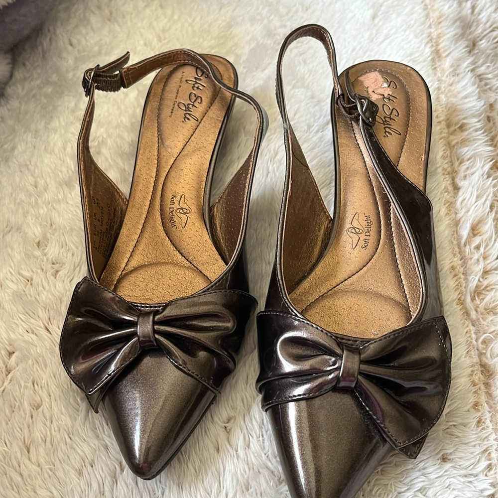 Ladies bronze, patent with bow,  sling back small heel shoe.  Size 8! Like new!